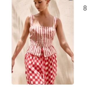 VRG GRL linen fasten up top